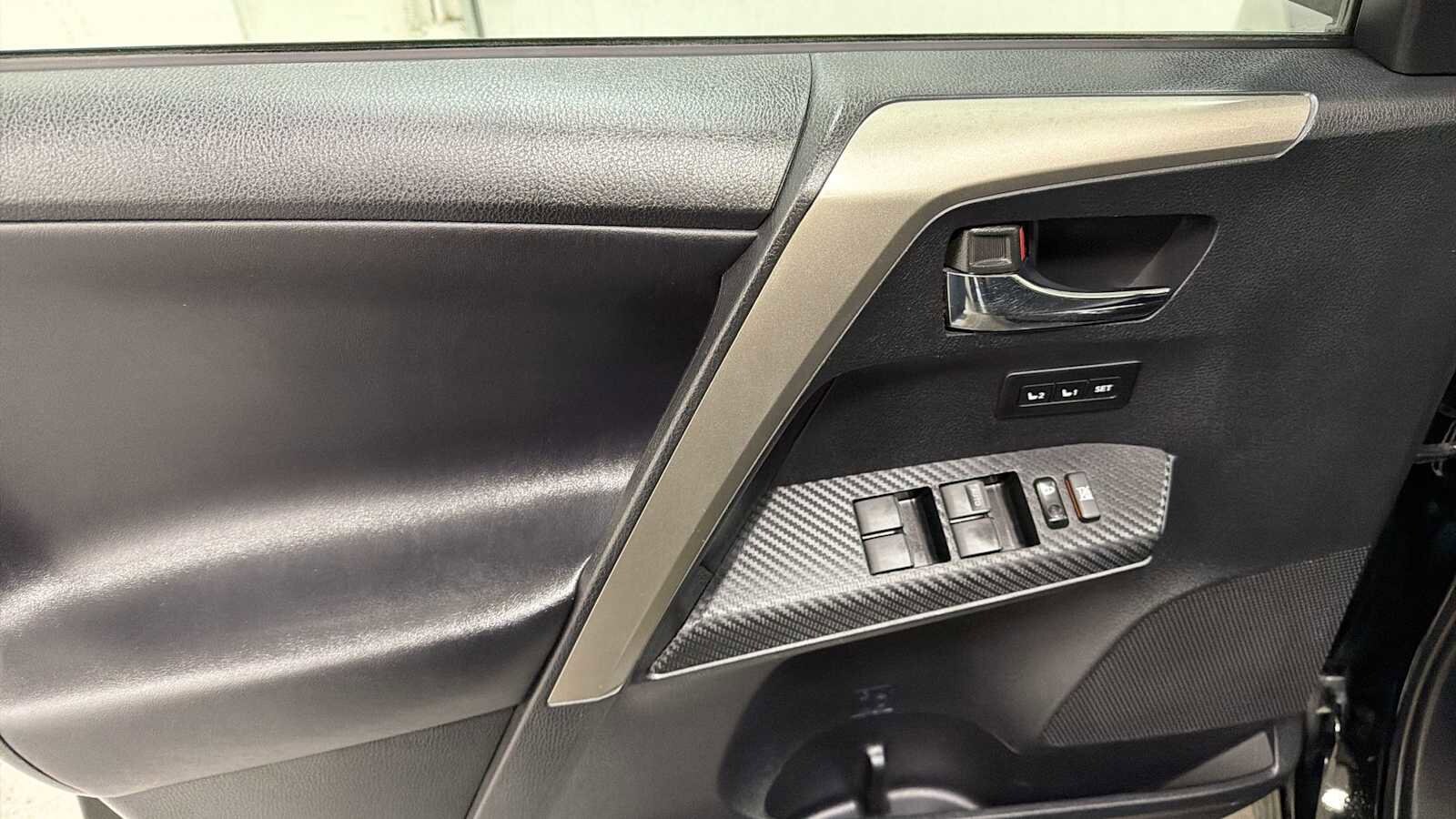 Thumbnail: 2015 Toyota RAV4 - 15