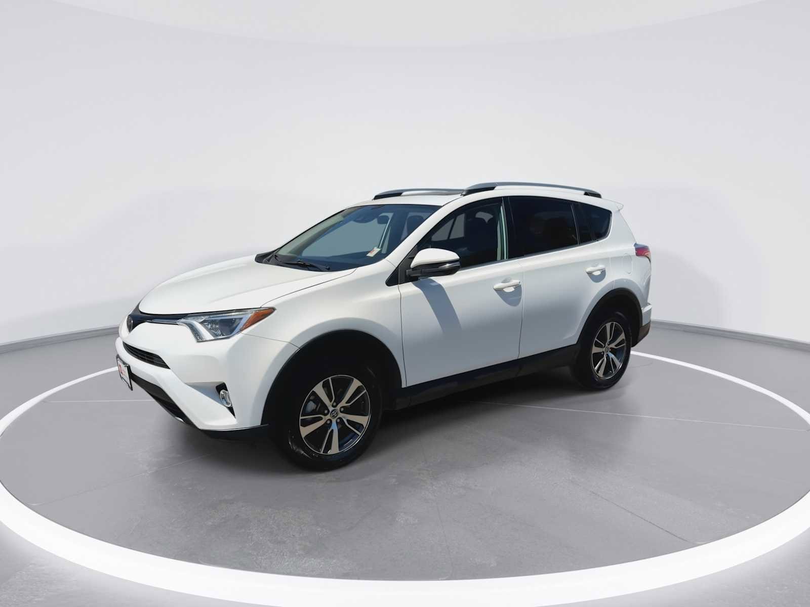 Thumbnail: 2017 Toyota RAV4 - 4