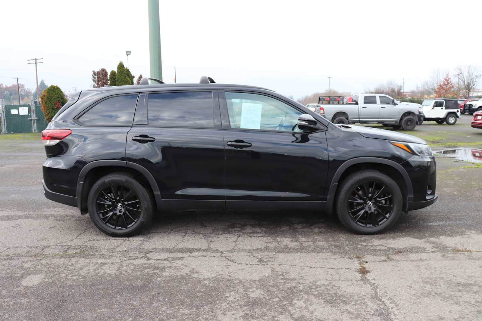 Thumbnail: 2019 Toyota Highlander - 4