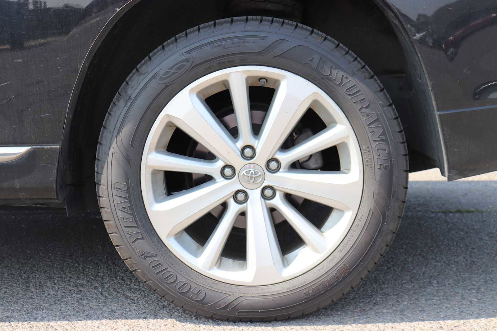 Thumbnail: 2011 Toyota Highlander - 9