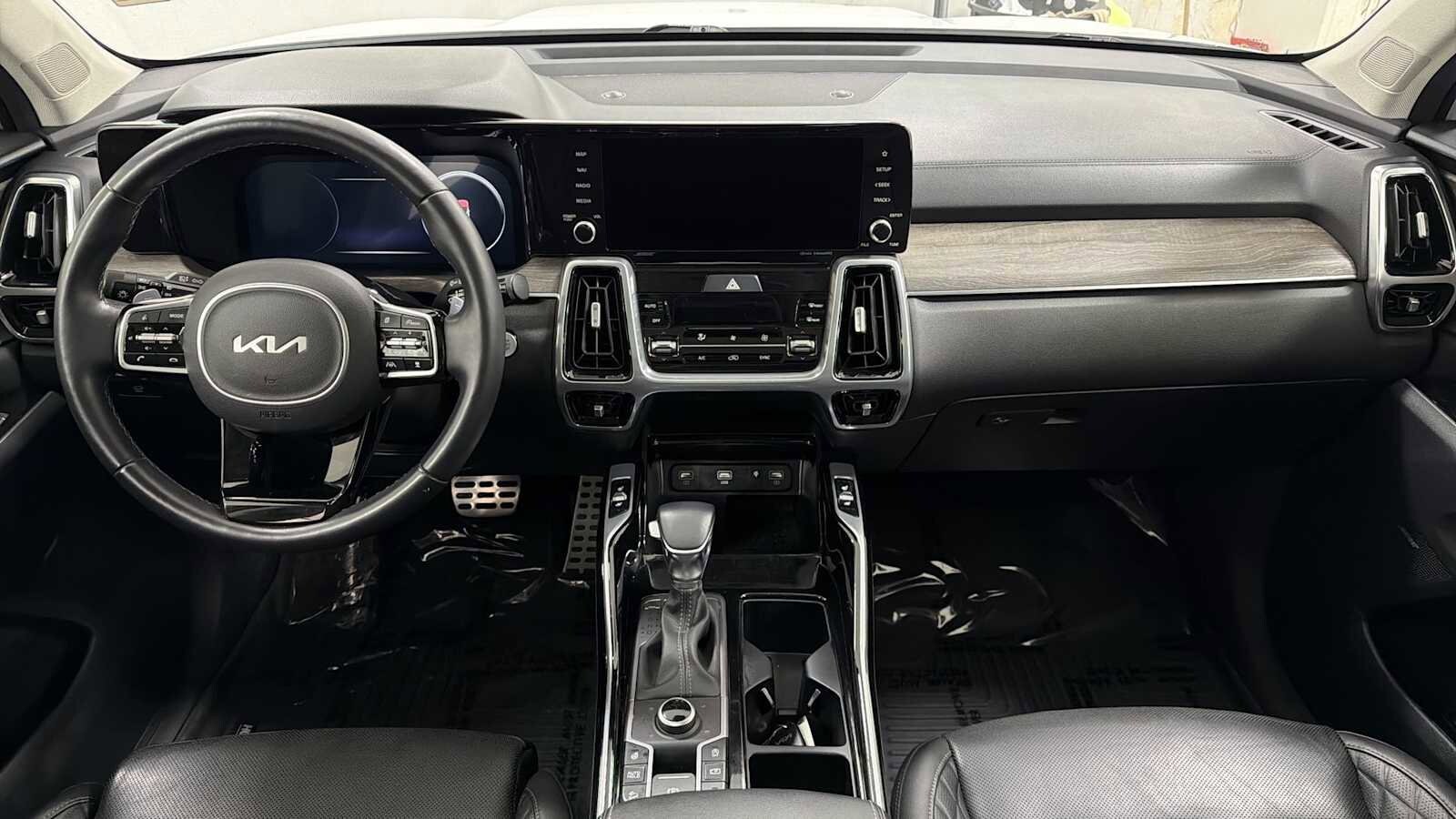 Thumbnail: 2023 Kia Sorento - 28