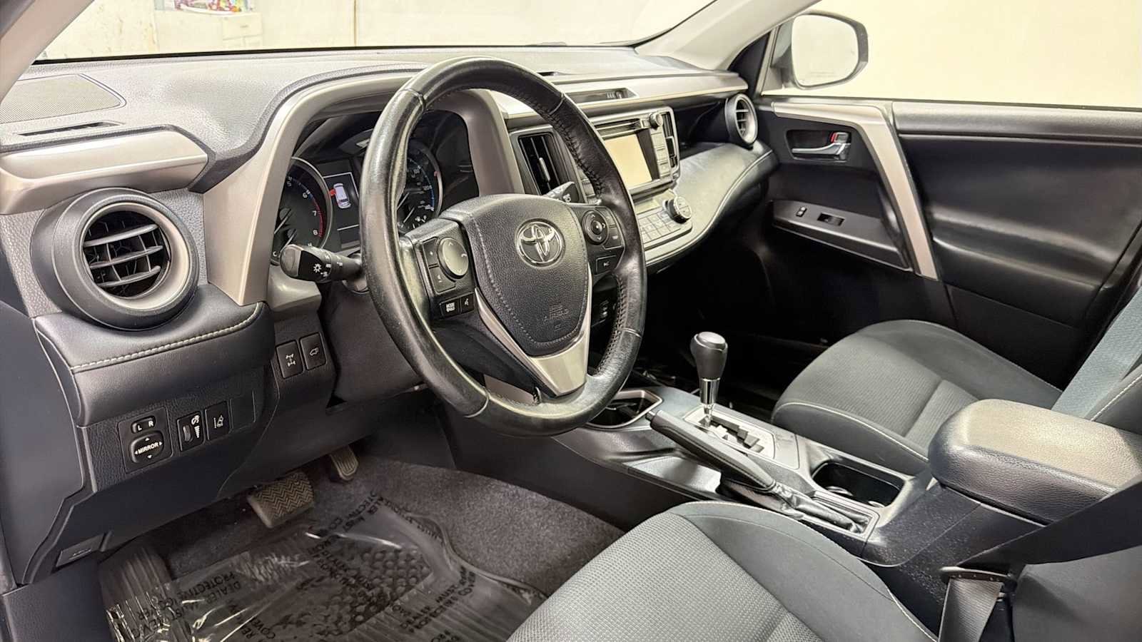 Thumbnail: 2018 Toyota RAV4 - 12
