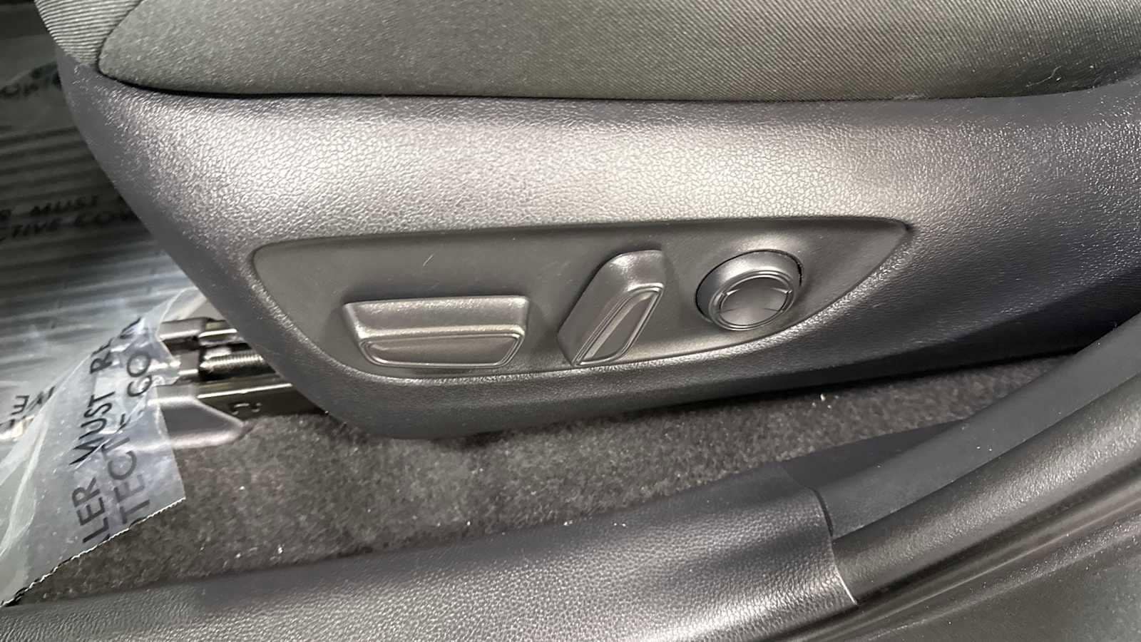 Thumbnail: 2021 Toyota RAV4 - 14