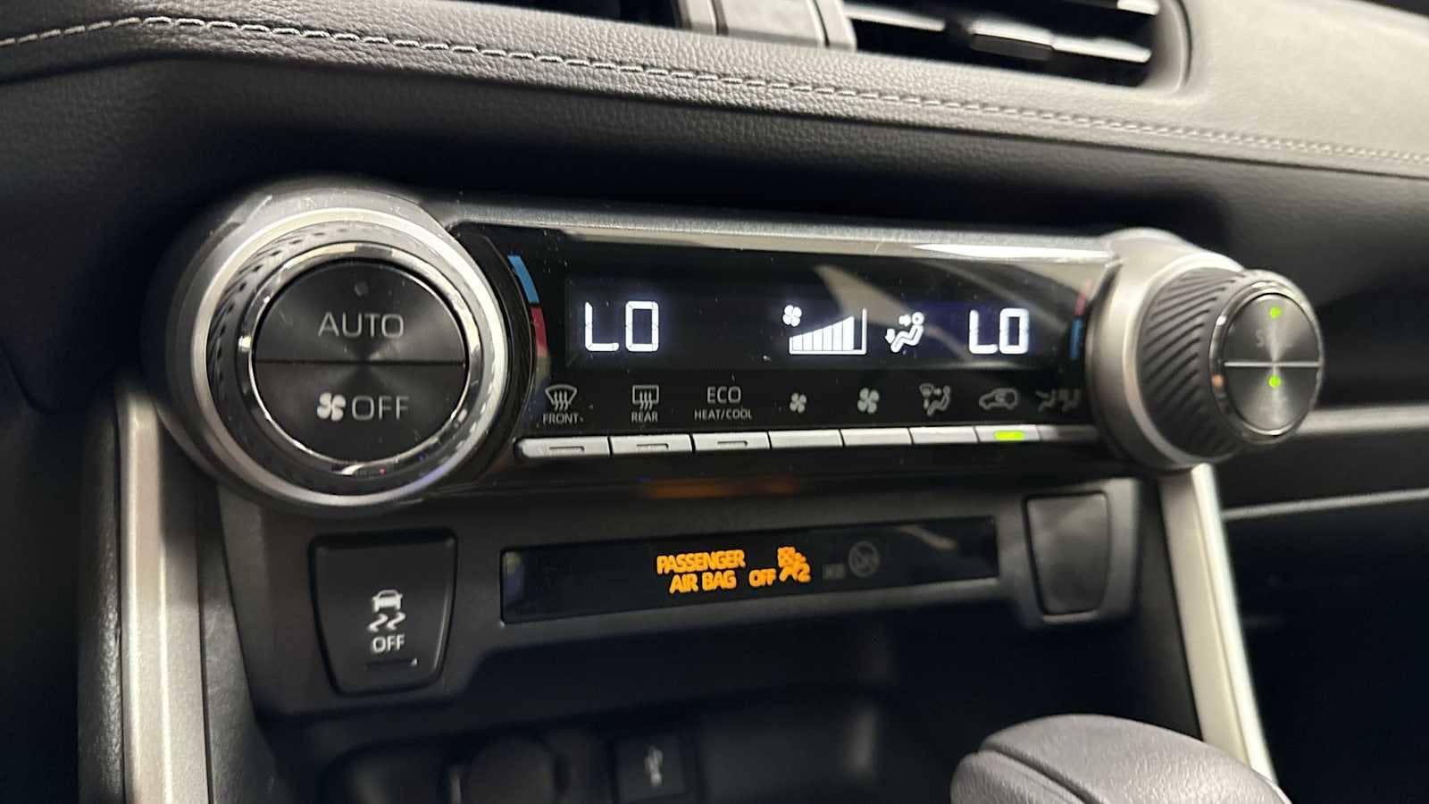 Thumbnail: 2021 Toyota RAV4 - 20