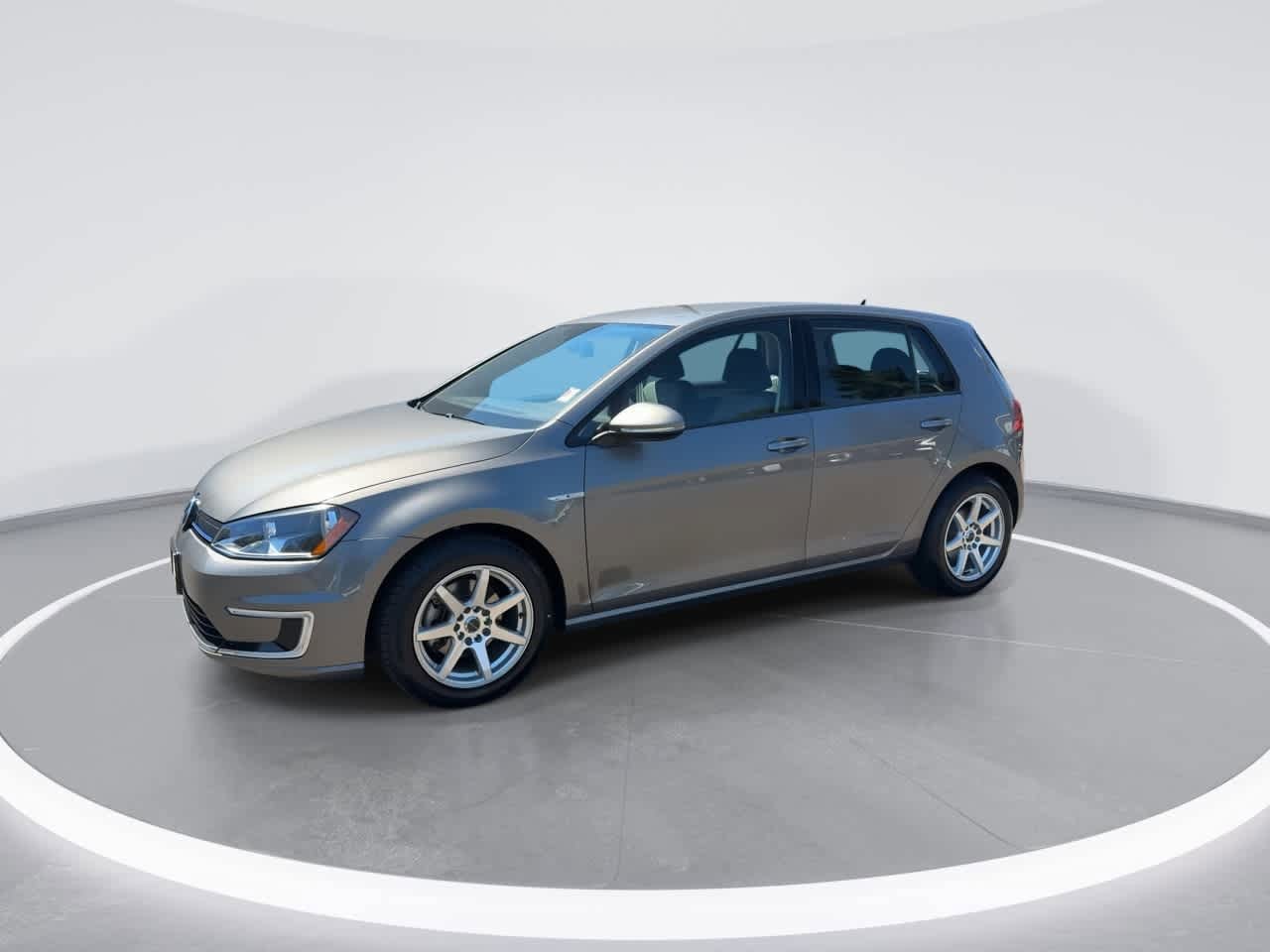 Thumbnail: 2016 Volkswagen e-Golf - 4