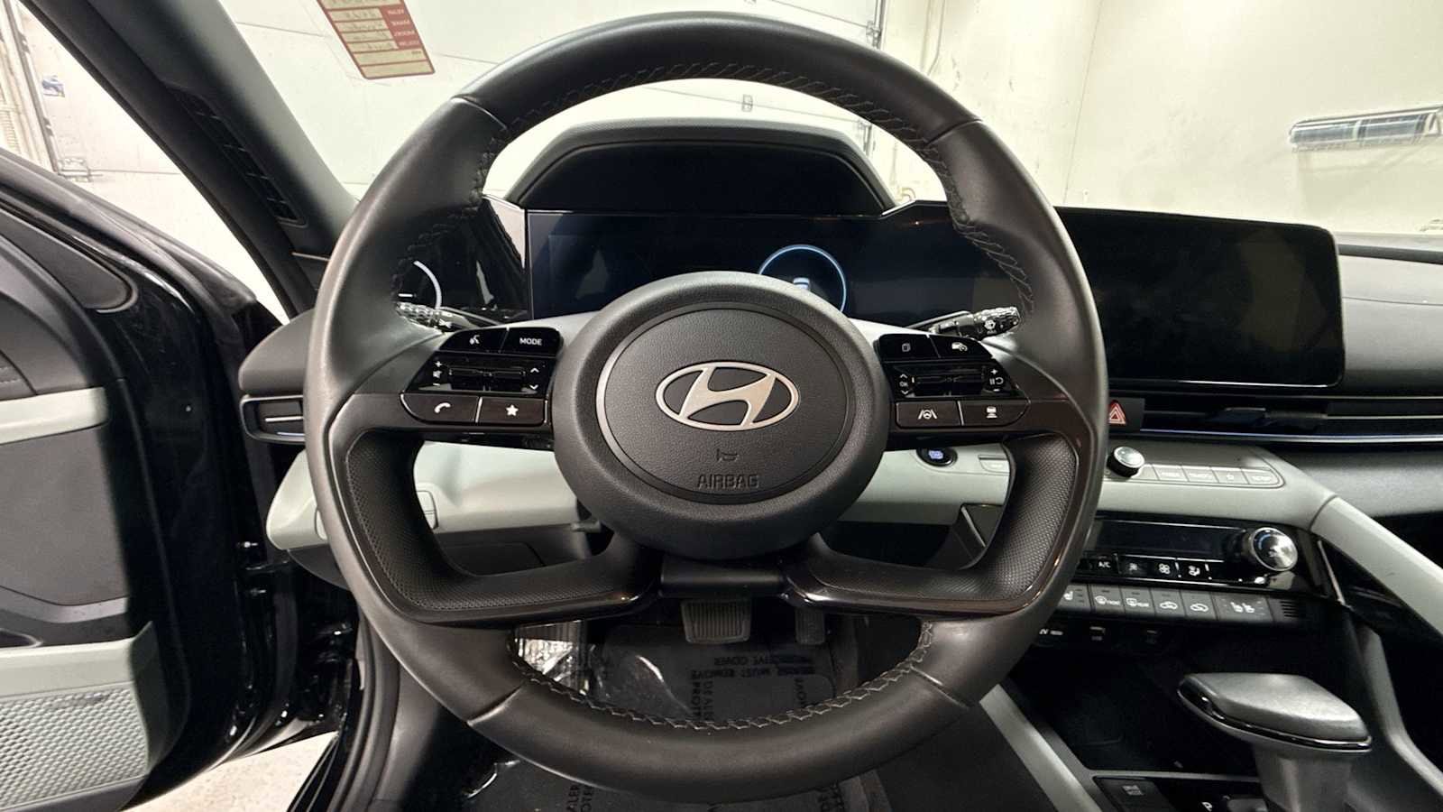 Thumbnail: 2025 Hyundai Elantra - 16