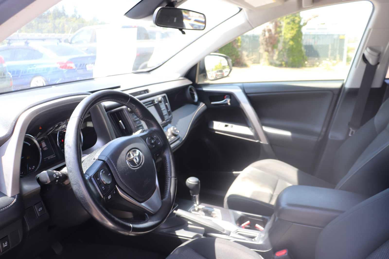 Thumbnail: 2018 Toyota RAV4 - 10