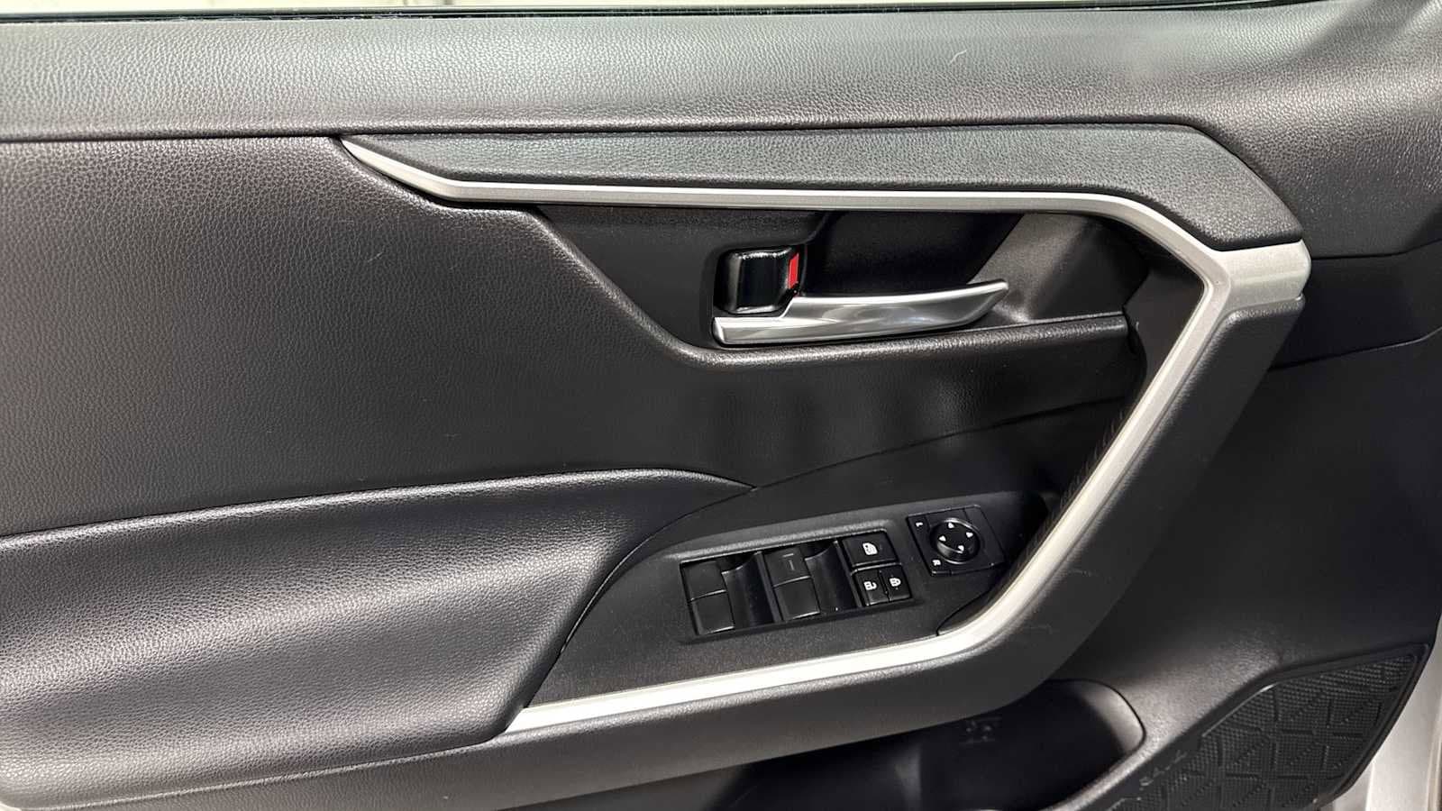 Thumbnail: 2021 Toyota RAV4 - 15