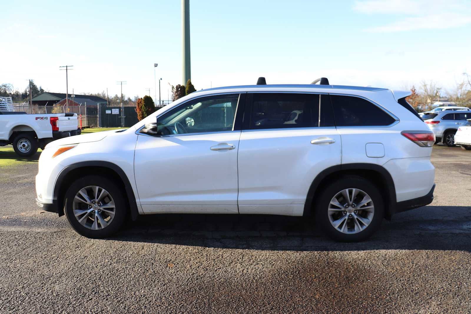 Thumbnail: 2015 Toyota Highlander - 8