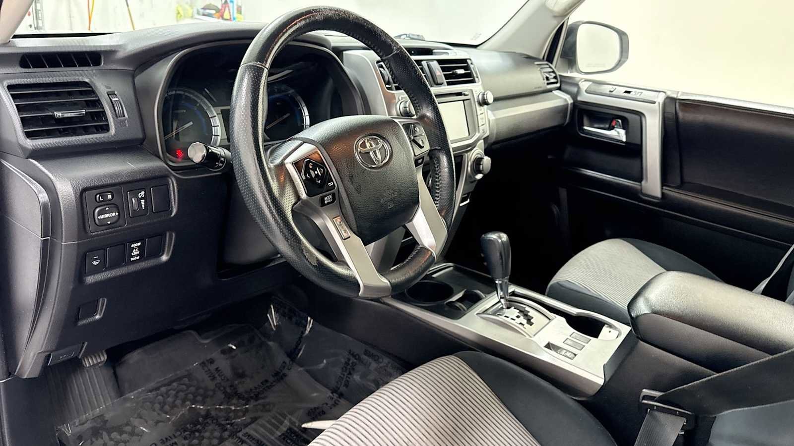 Thumbnail: 2016 Toyota 4Runner - 12