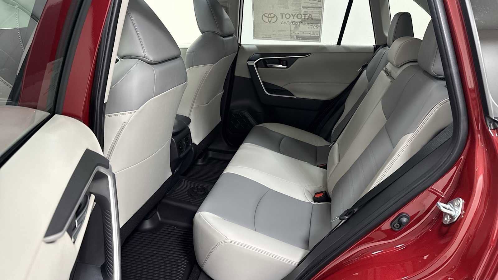 Thumbnail: 2025 Toyota RAV4 - 25