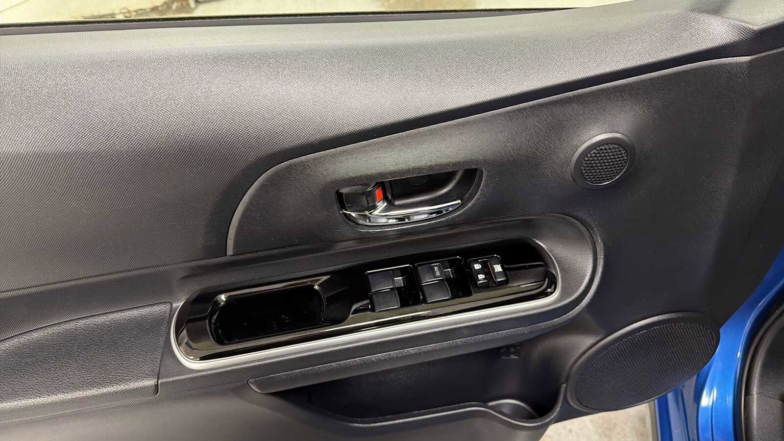 Thumbnail: 2017 Toyota Prius c - 15