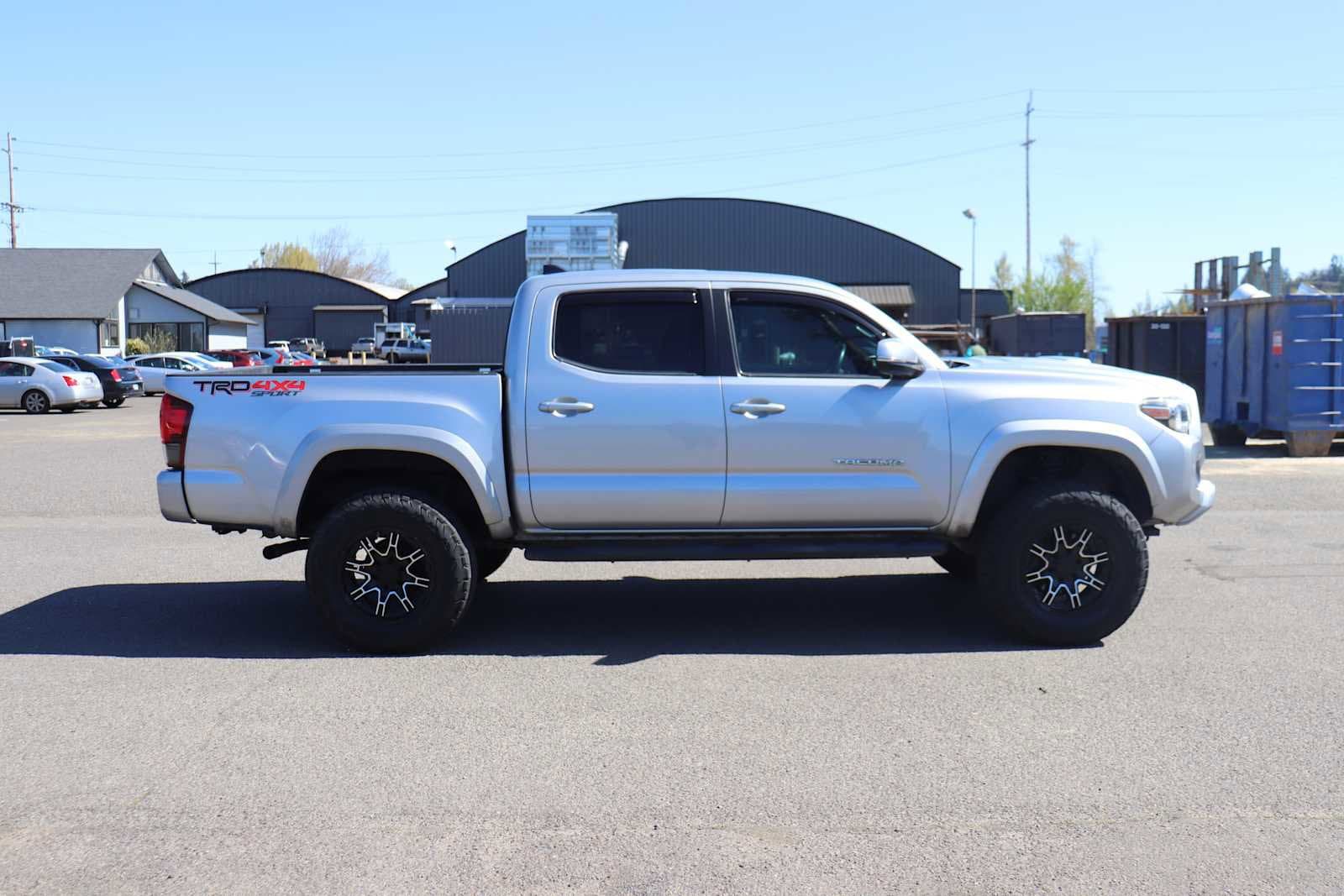 Thumbnail: 2018 Toyota Tacoma - 4