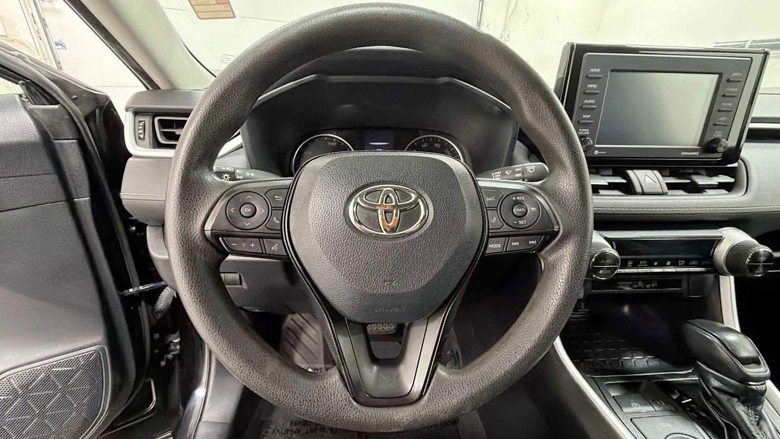 Thumbnail: 2021 Toyota RAV4 - 16
