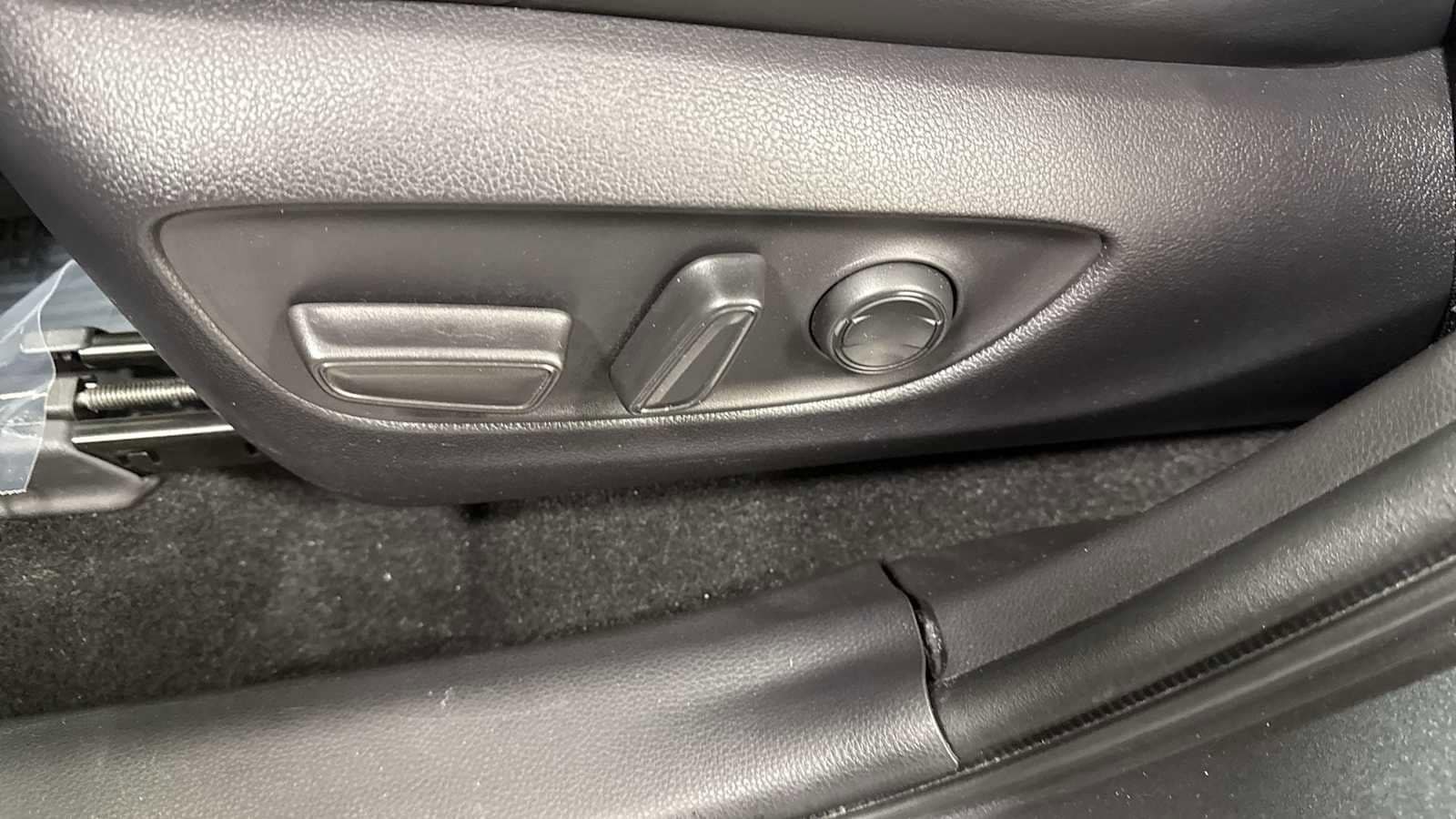 Thumbnail: 2019 Toyota RAV4 - 14