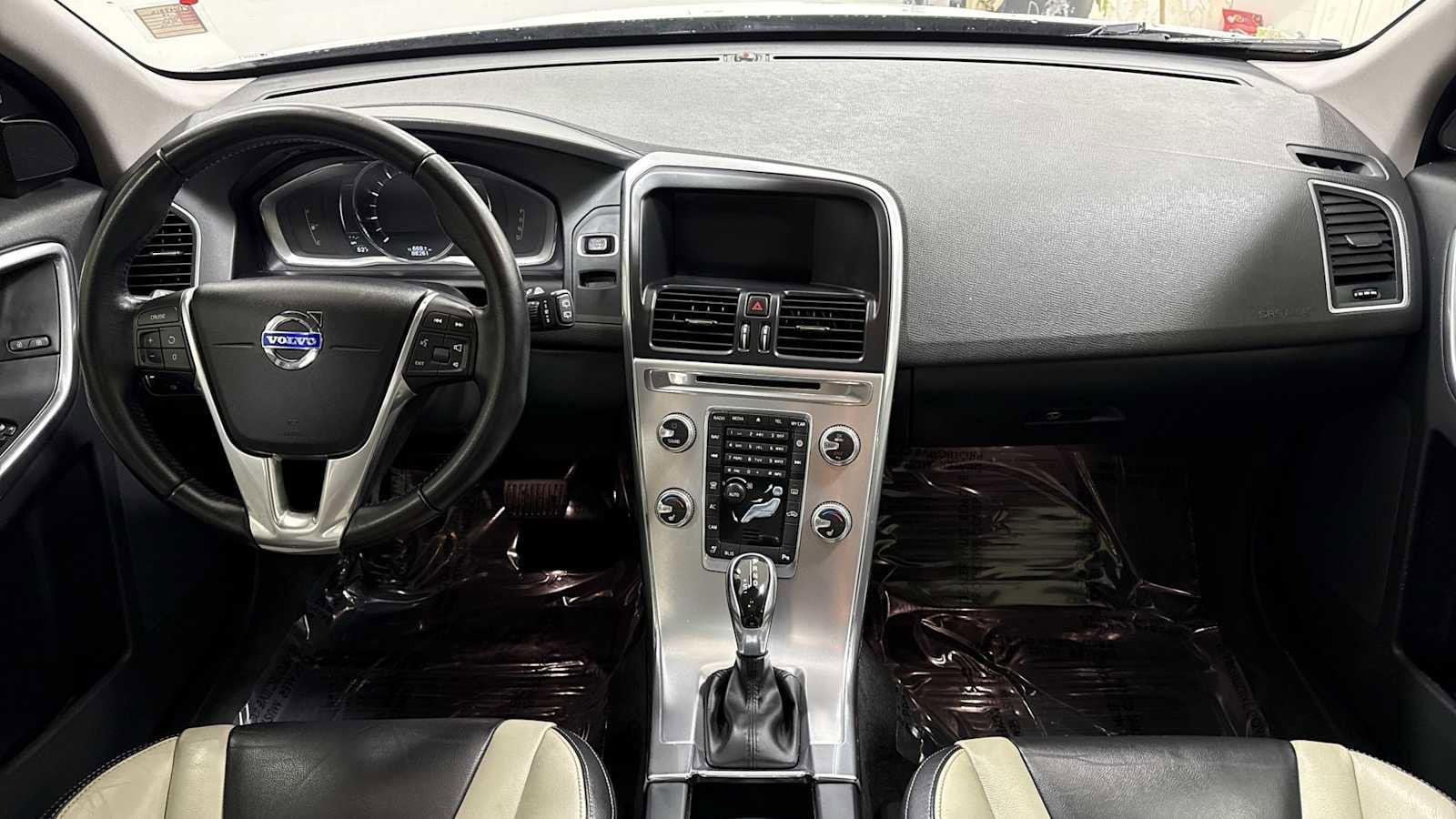 Thumbnail: 2017 Volvo XC60 - 27