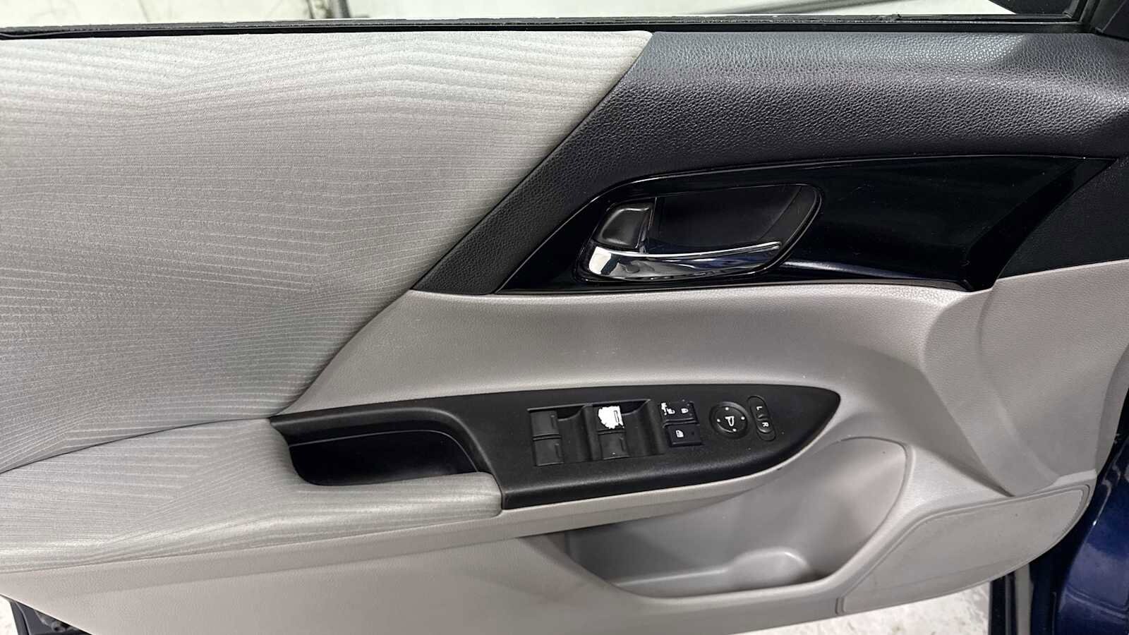 Thumbnail: 2017 Honda Accord - 15