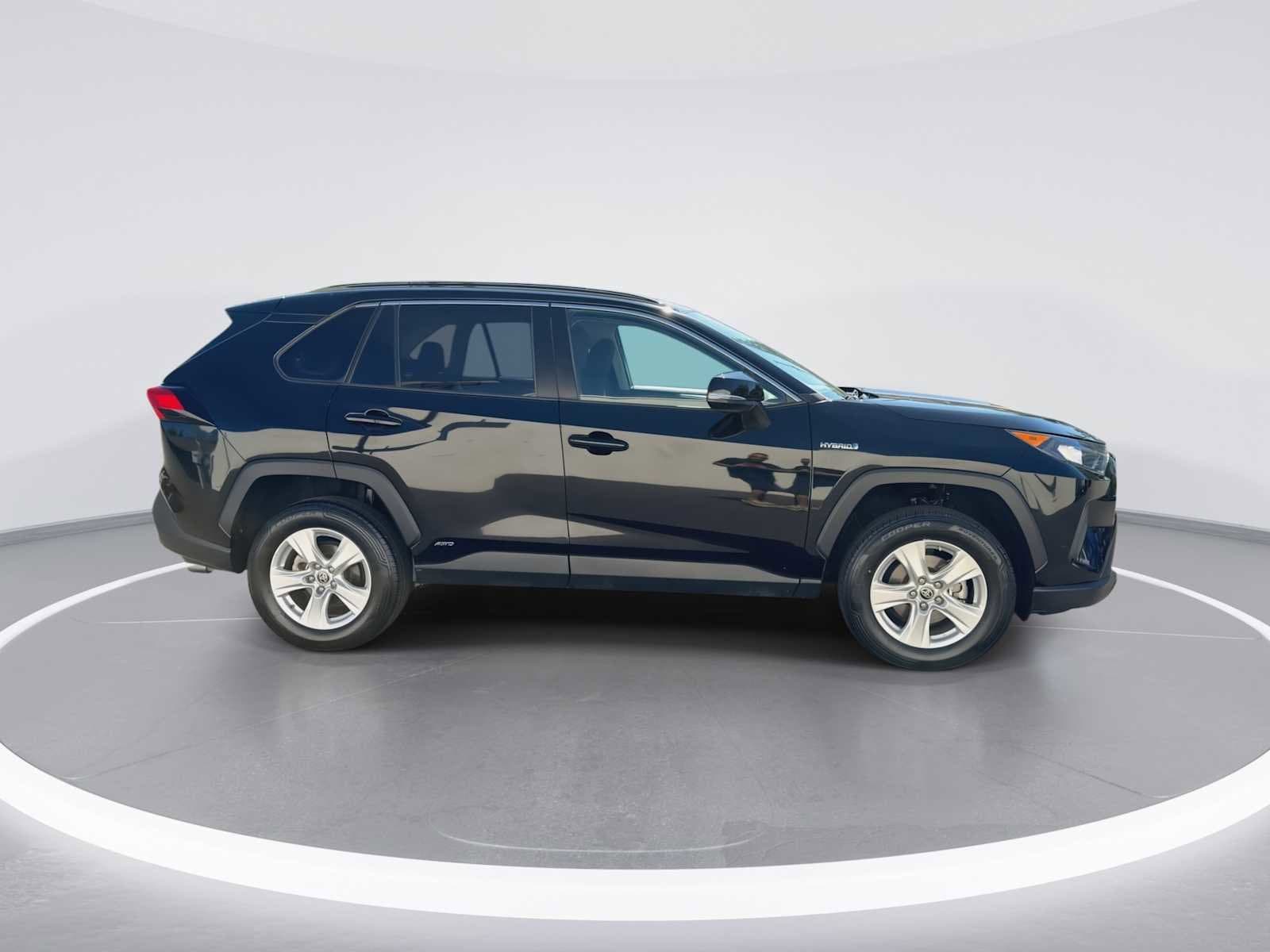 Thumbnail: 2021 Toyota RAV4 - 9