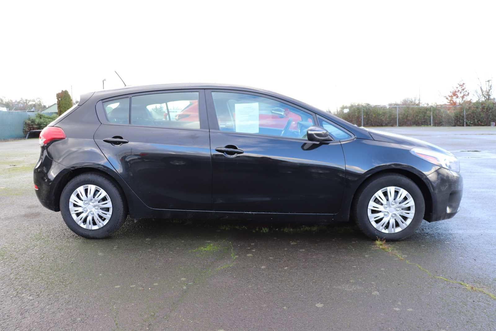 Thumbnail: 2017 Kia Forte - 4