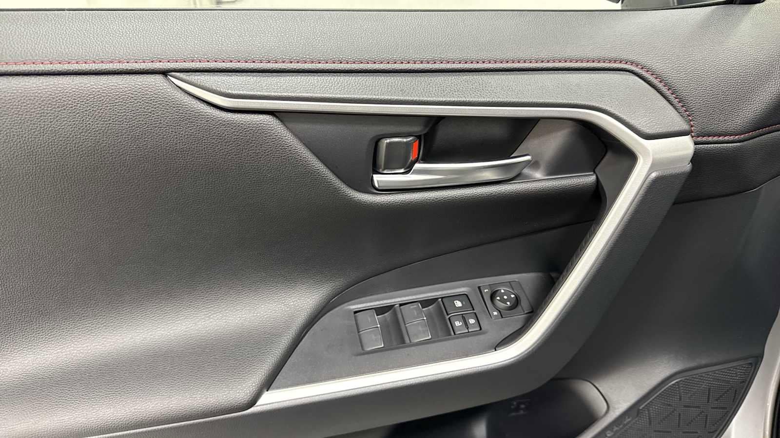 Thumbnail: 2025 Toyota RAV4 - 15