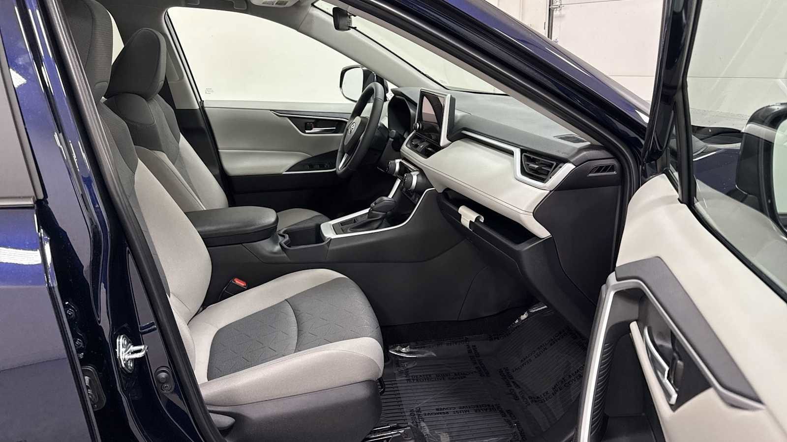 Thumbnail: 2025 Toyota RAV4 - 30