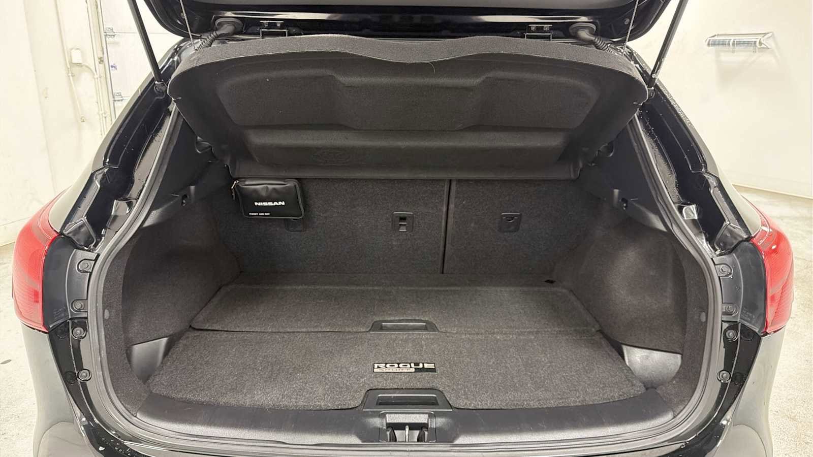 Thumbnail: 2018 Nissan Rogue Sport - 28