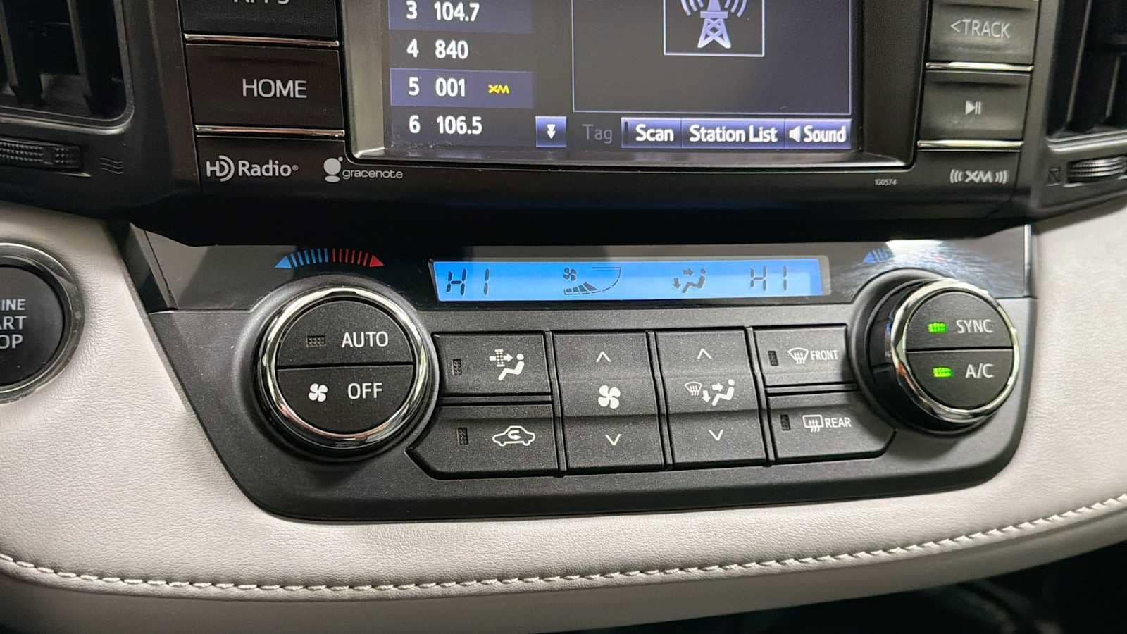 Thumbnail: 2018 Toyota RAV4 - 20