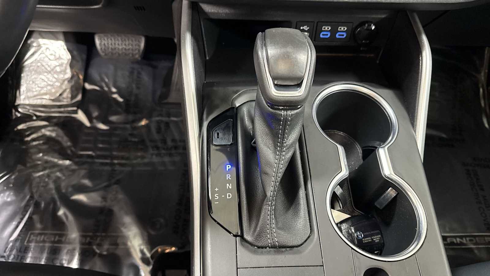 Thumbnail: 2022 Toyota Highlander - 21