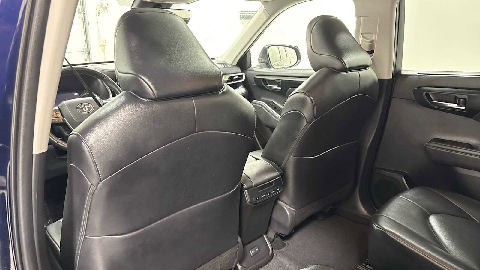 Thumbnail: 2022 Toyota Highlander - 26