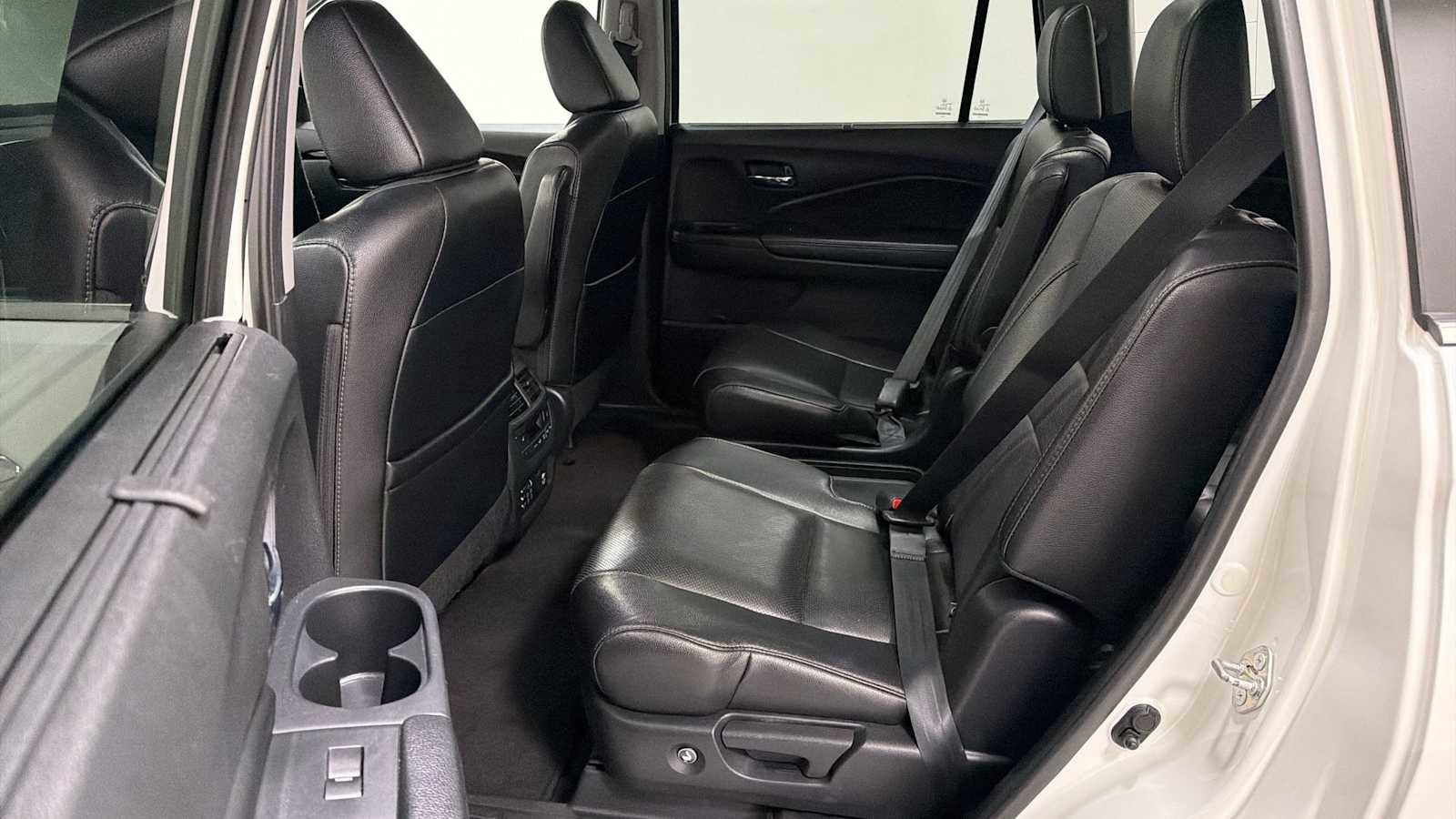 Thumbnail: 2017 Honda Pilot - 25