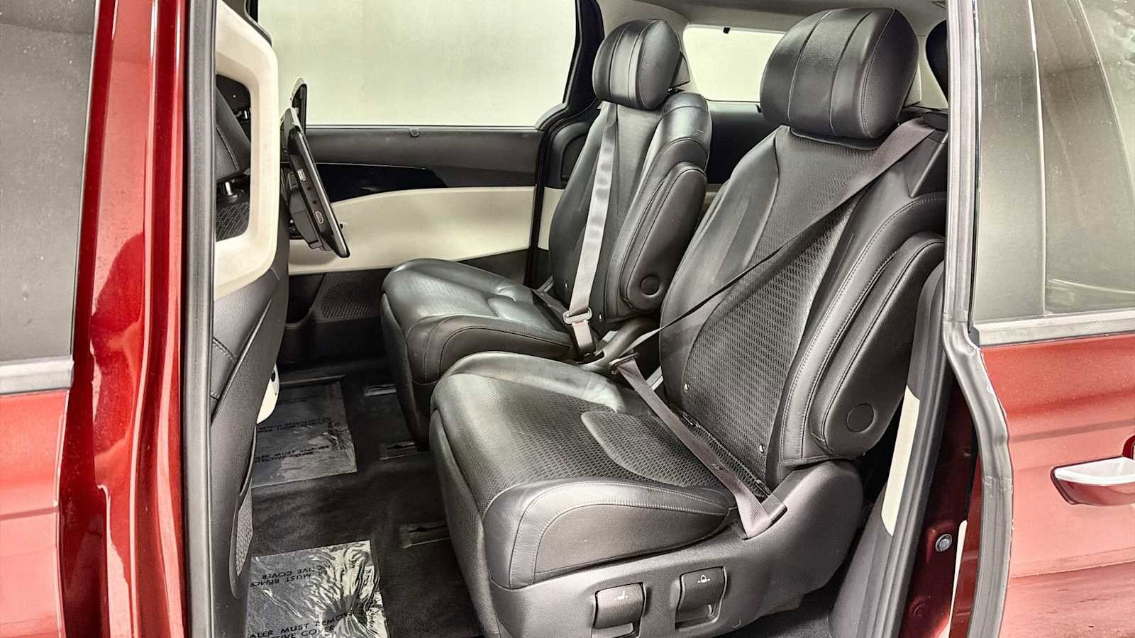 Thumbnail: 2022 Kia Carnival - 25