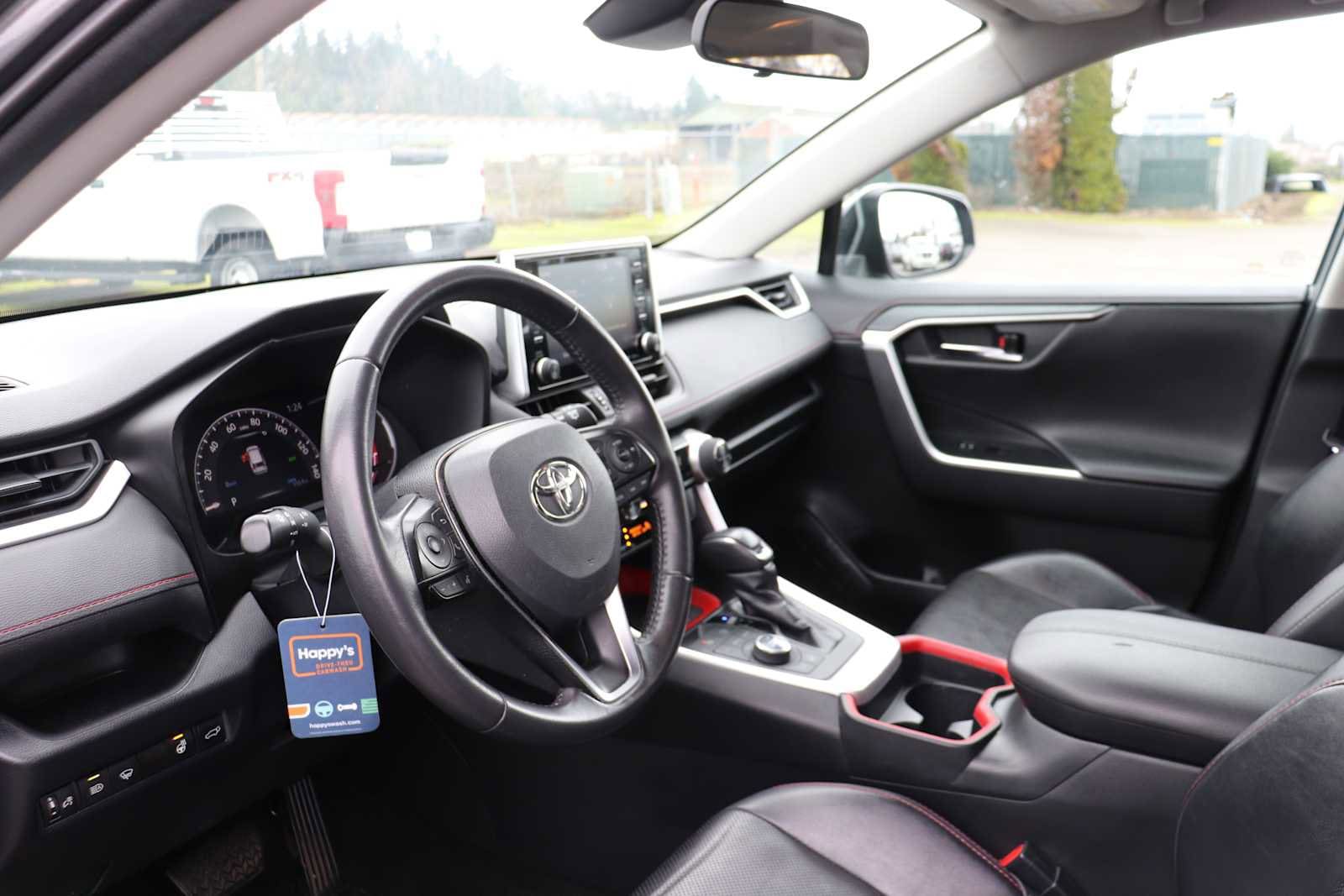 Thumbnail: 2020 Toyota RAV4 - 10