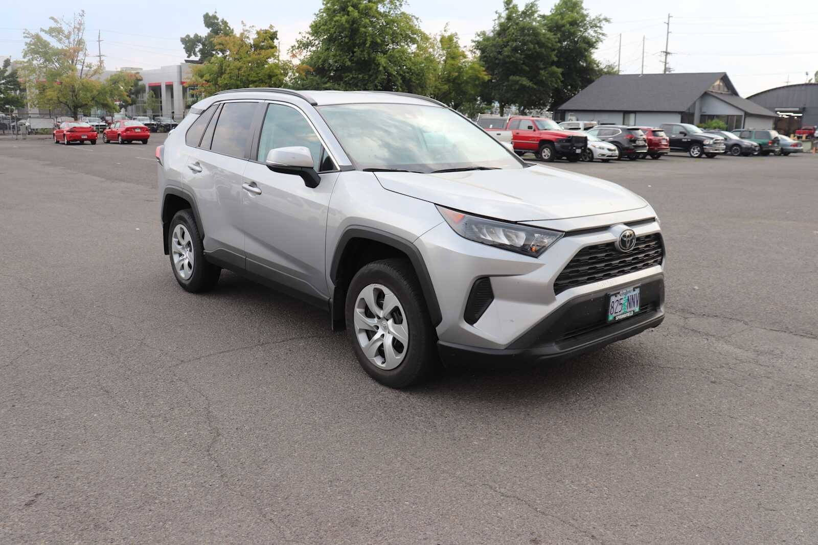 2019 Toyota RAV4 LE photo 2