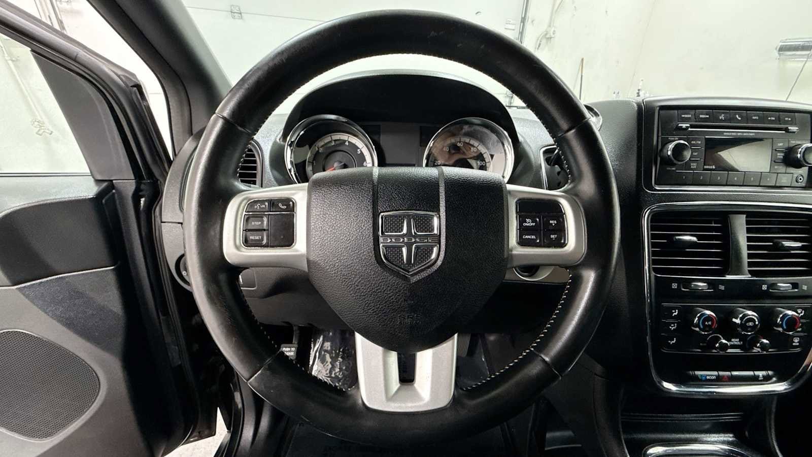 Thumbnail: 2015 Dodge Grand Caravan - 16
