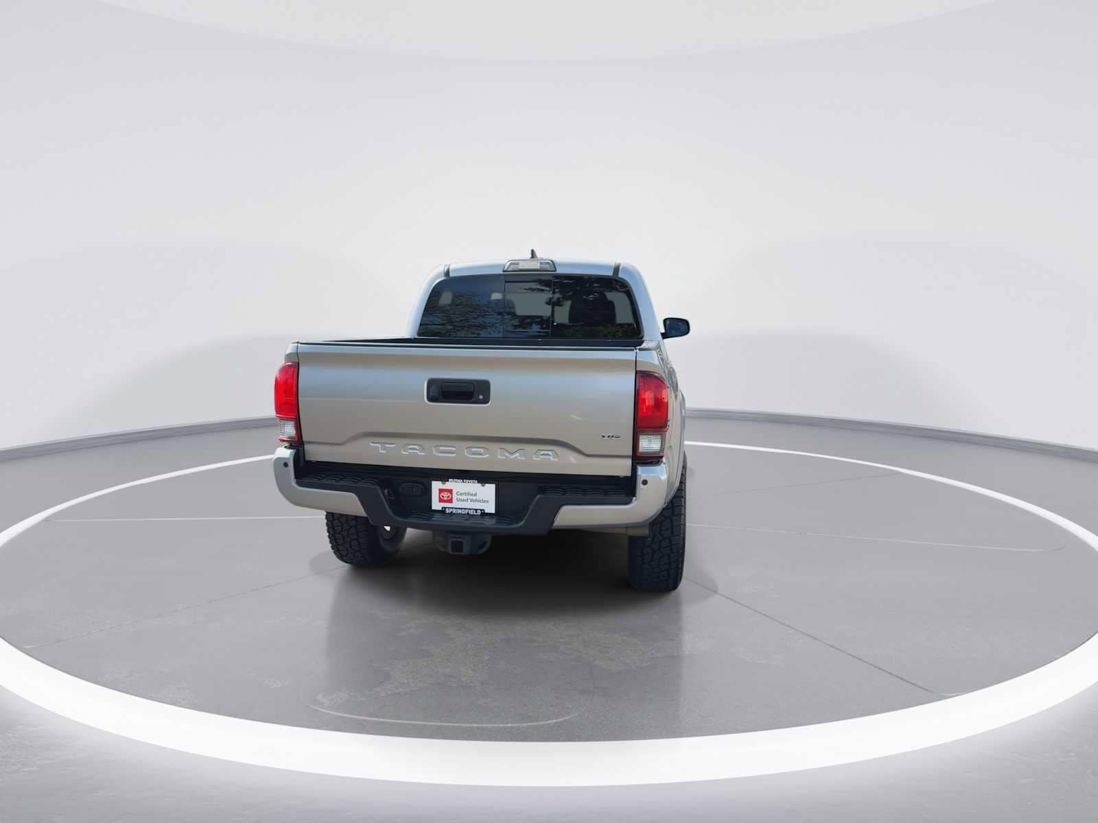 Thumbnail: 2018 Toyota Tacoma - 7