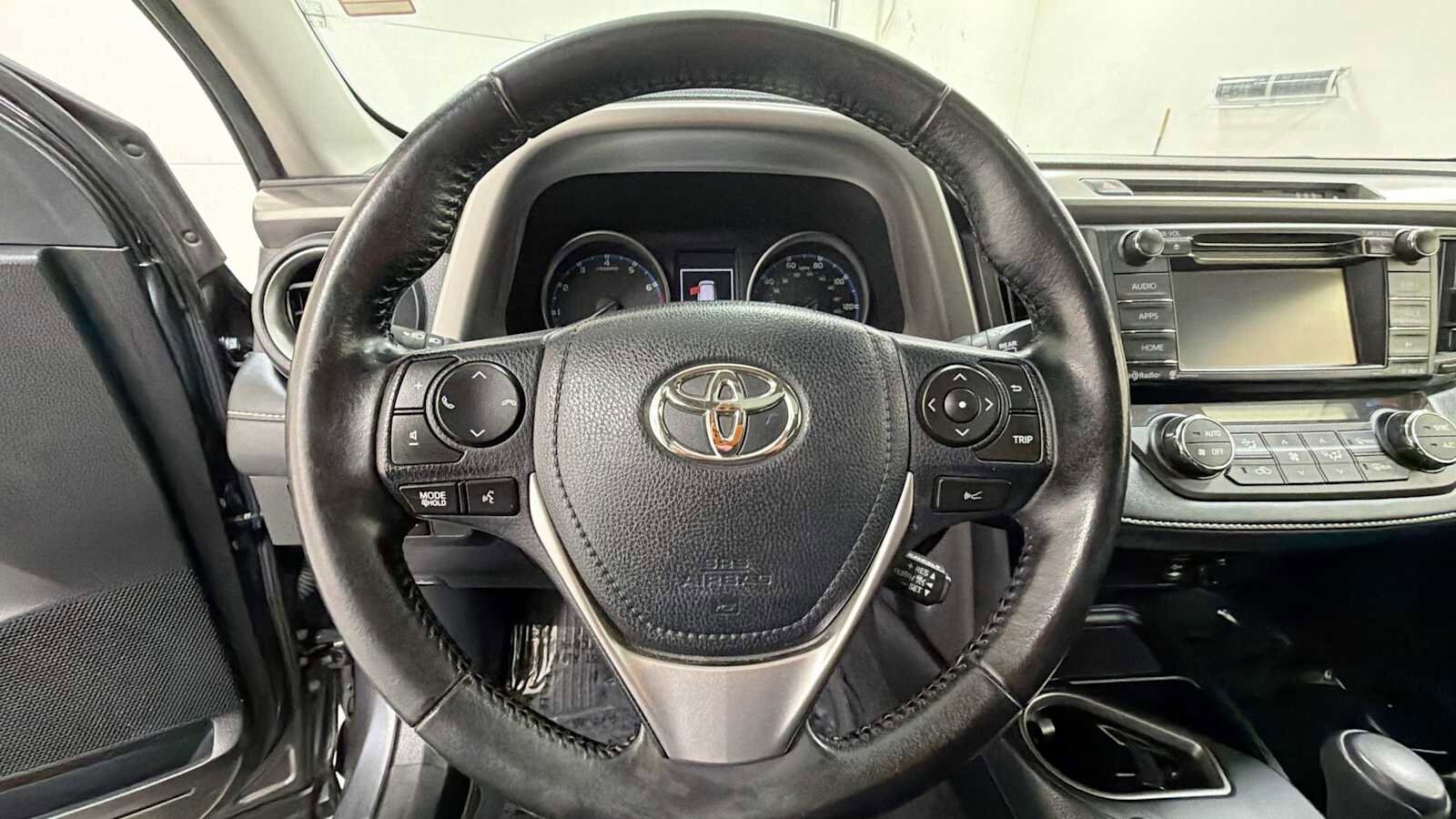 Thumbnail: 2018 Toyota RAV4 - 16