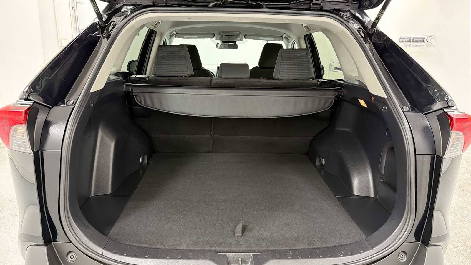 Thumbnail: 2021 Toyota RAV4 - 26