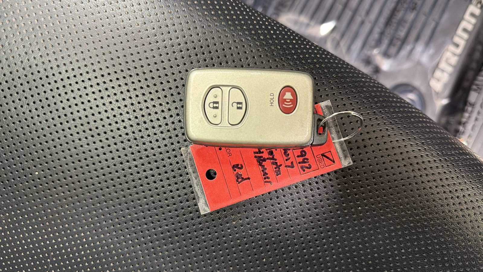 Thumbnail: 2017 Toyota 4Runner - 32