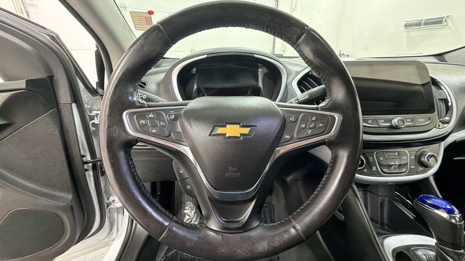 Thumbnail: 2018 Chevrolet Volt - 16