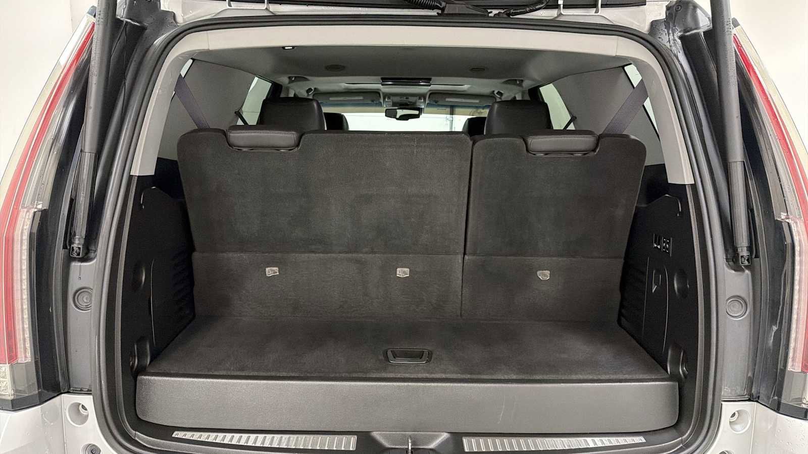 Thumbnail: 2016 Cadillac Escalade - 29