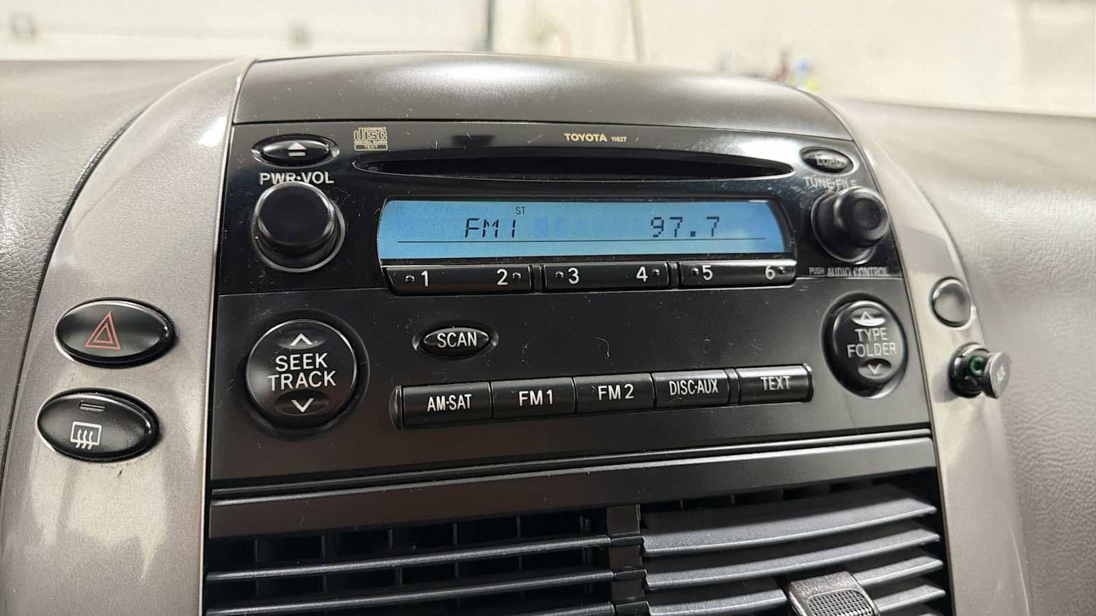 Thumbnail: 2010 Toyota Sienna - 18