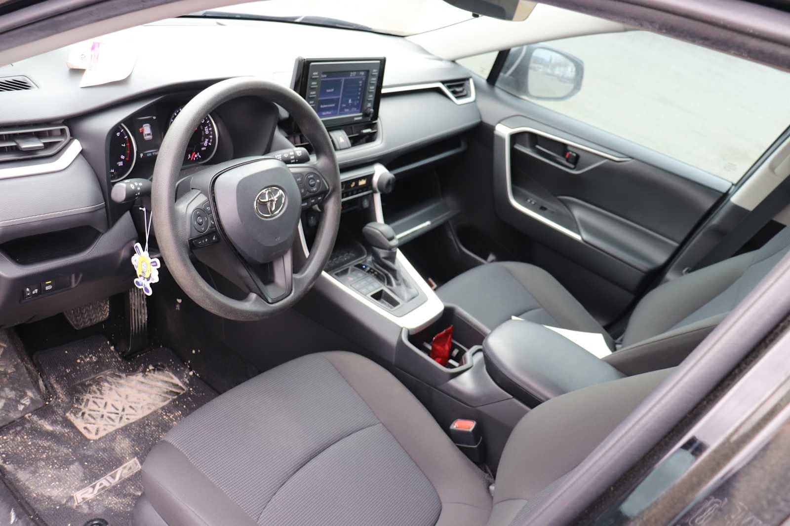 Thumbnail: 2022 Toyota RAV4 - 10