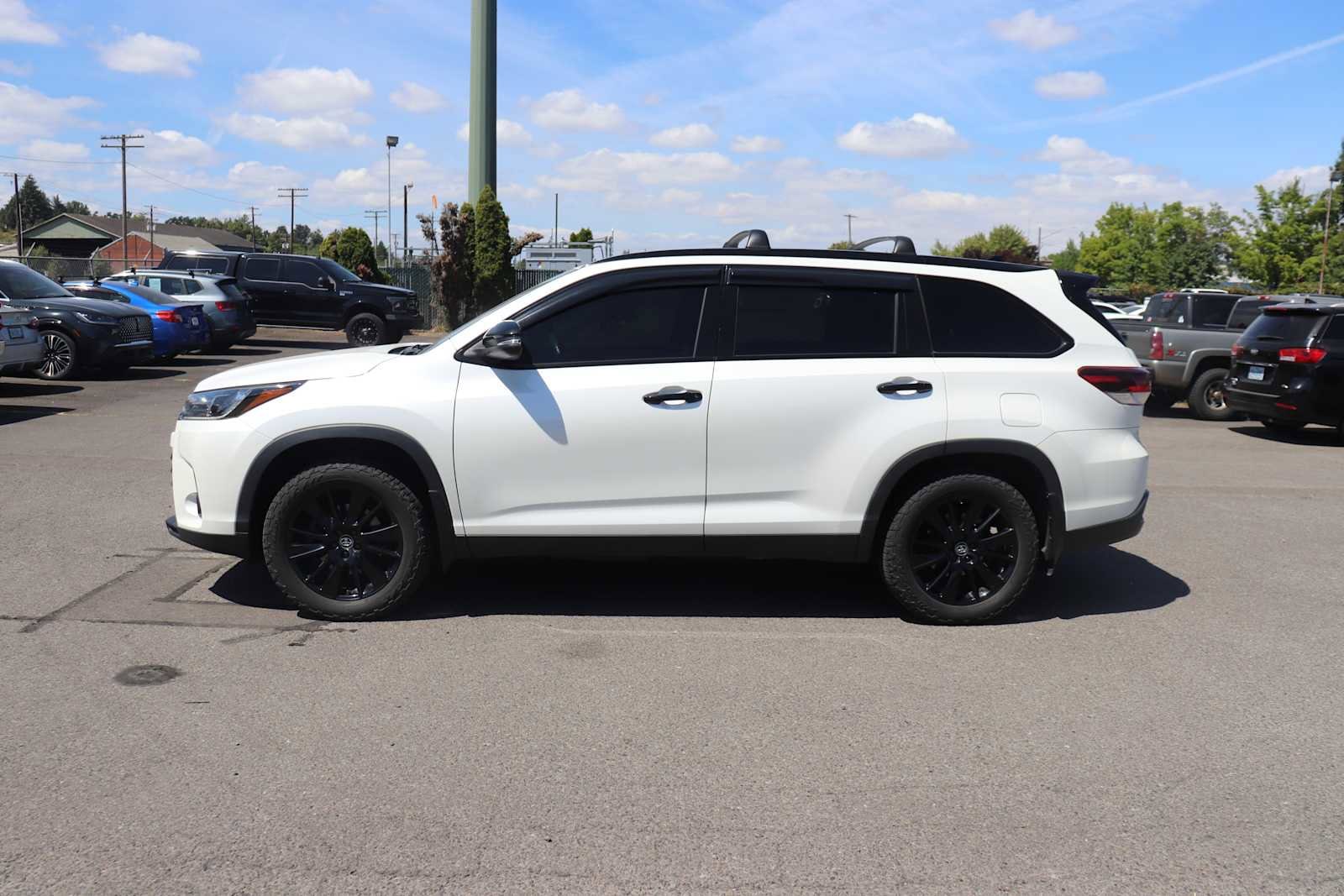 Thumbnail: 2019 Toyota Highlander - 8
