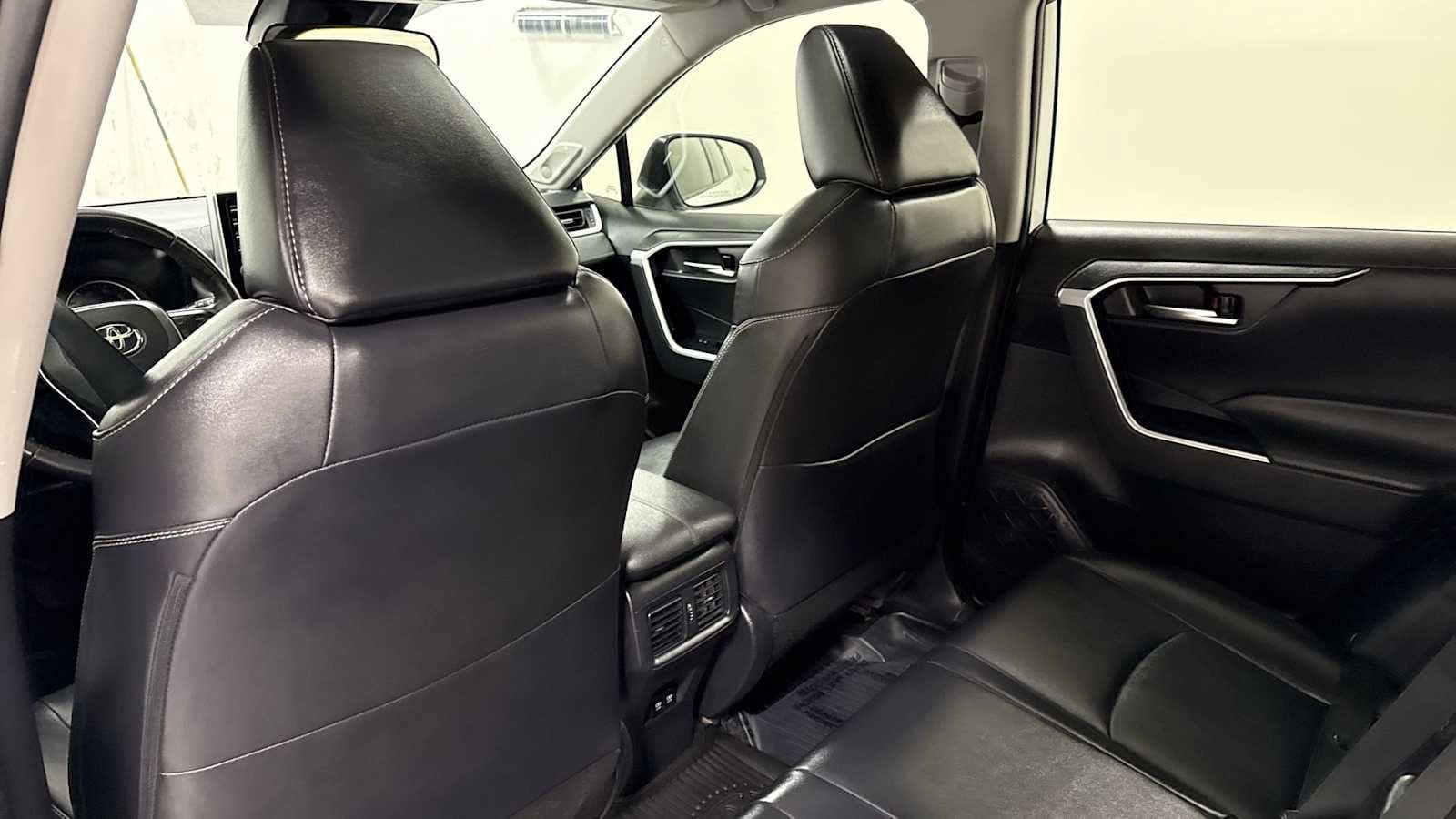 Thumbnail: 2020 Toyota RAV4 - 25