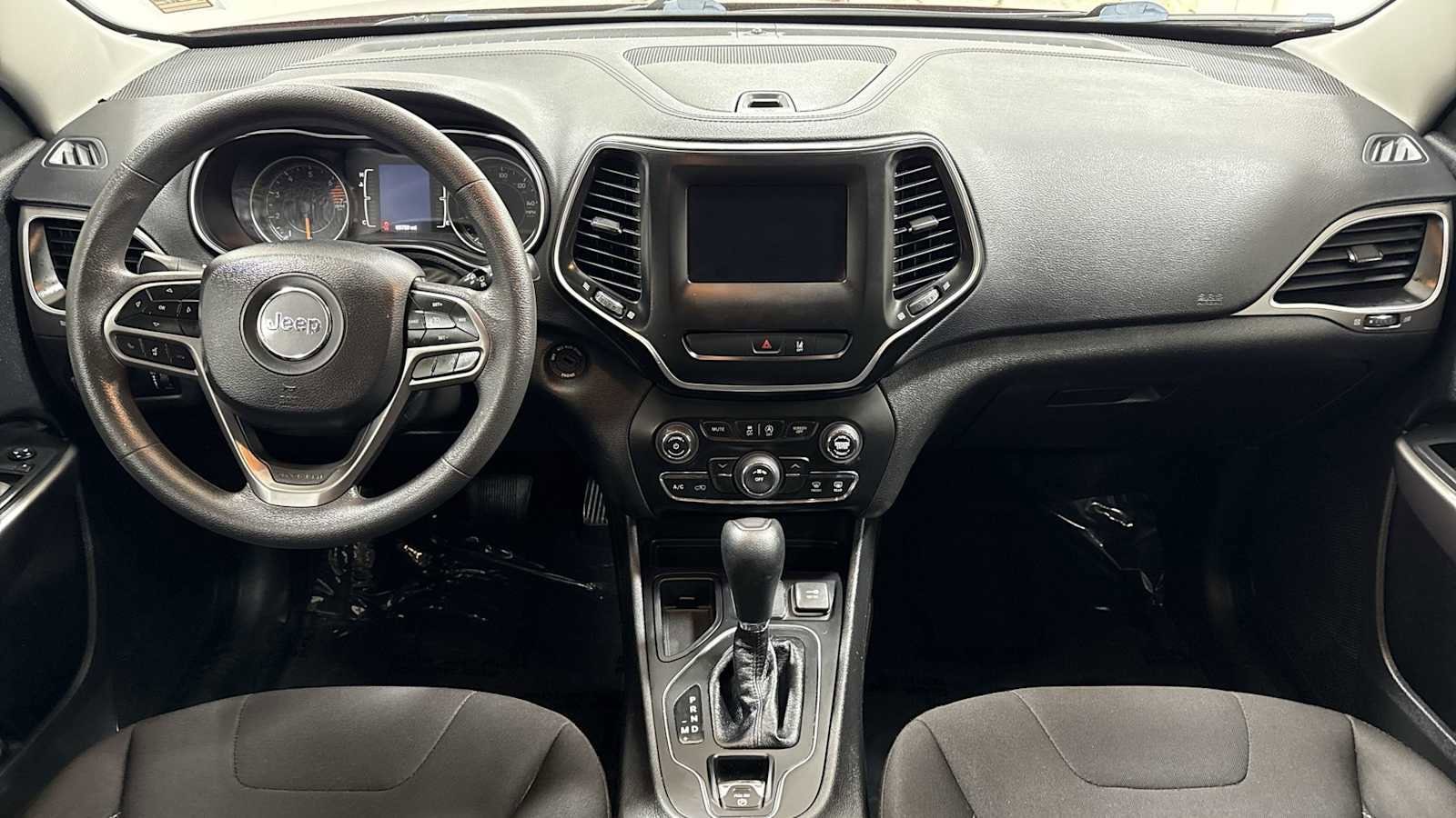 Thumbnail: 2021 Jeep Cherokee - 25