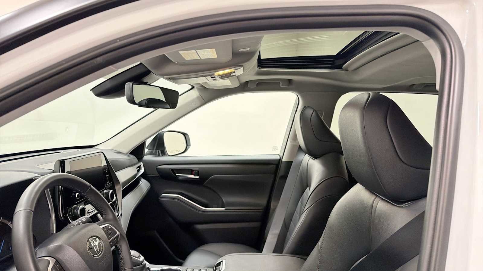 Thumbnail: 2026 Toyota Highlander - 24