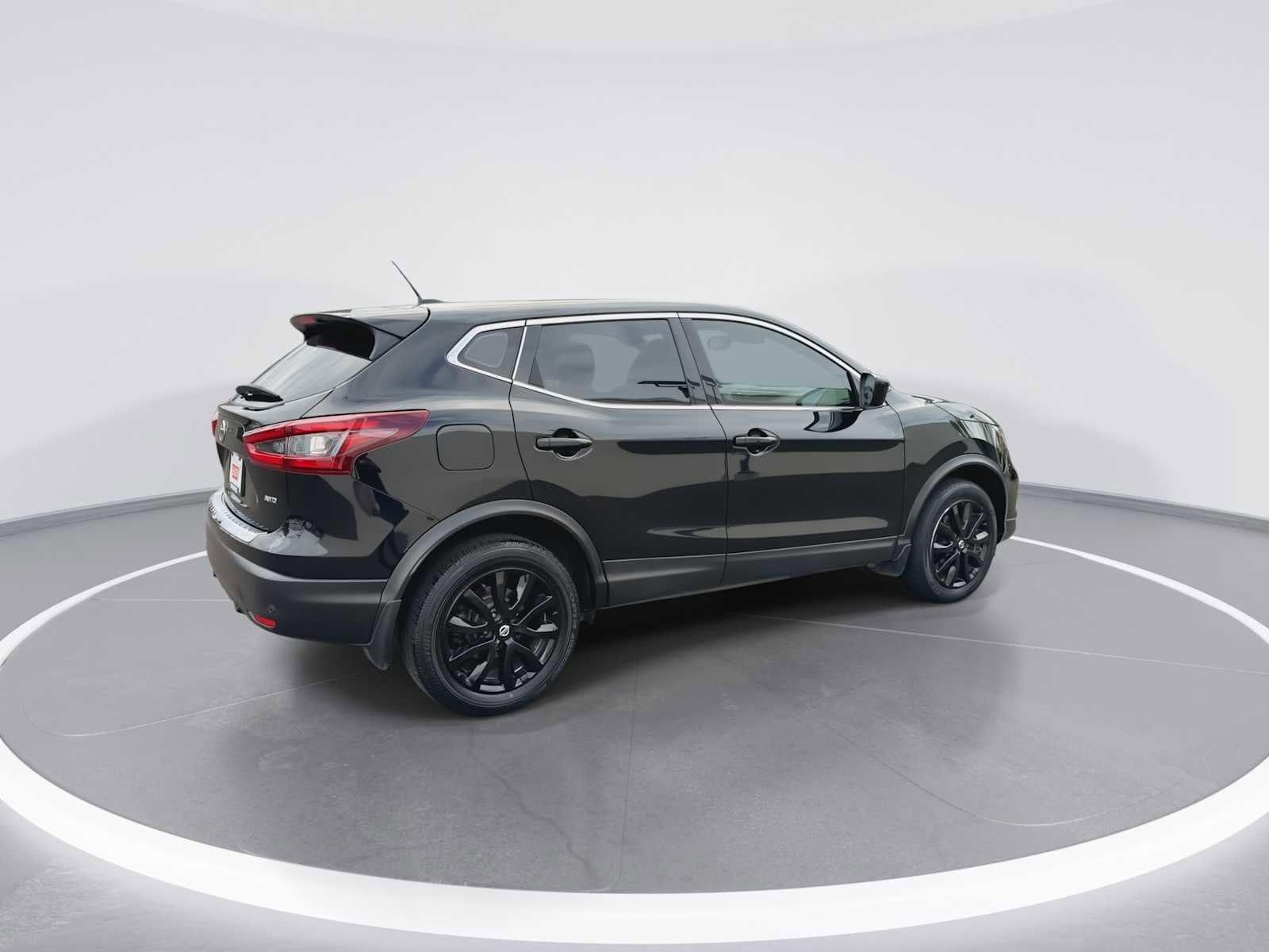 Thumbnail: 2022 Nissan Rogue Sport - 8