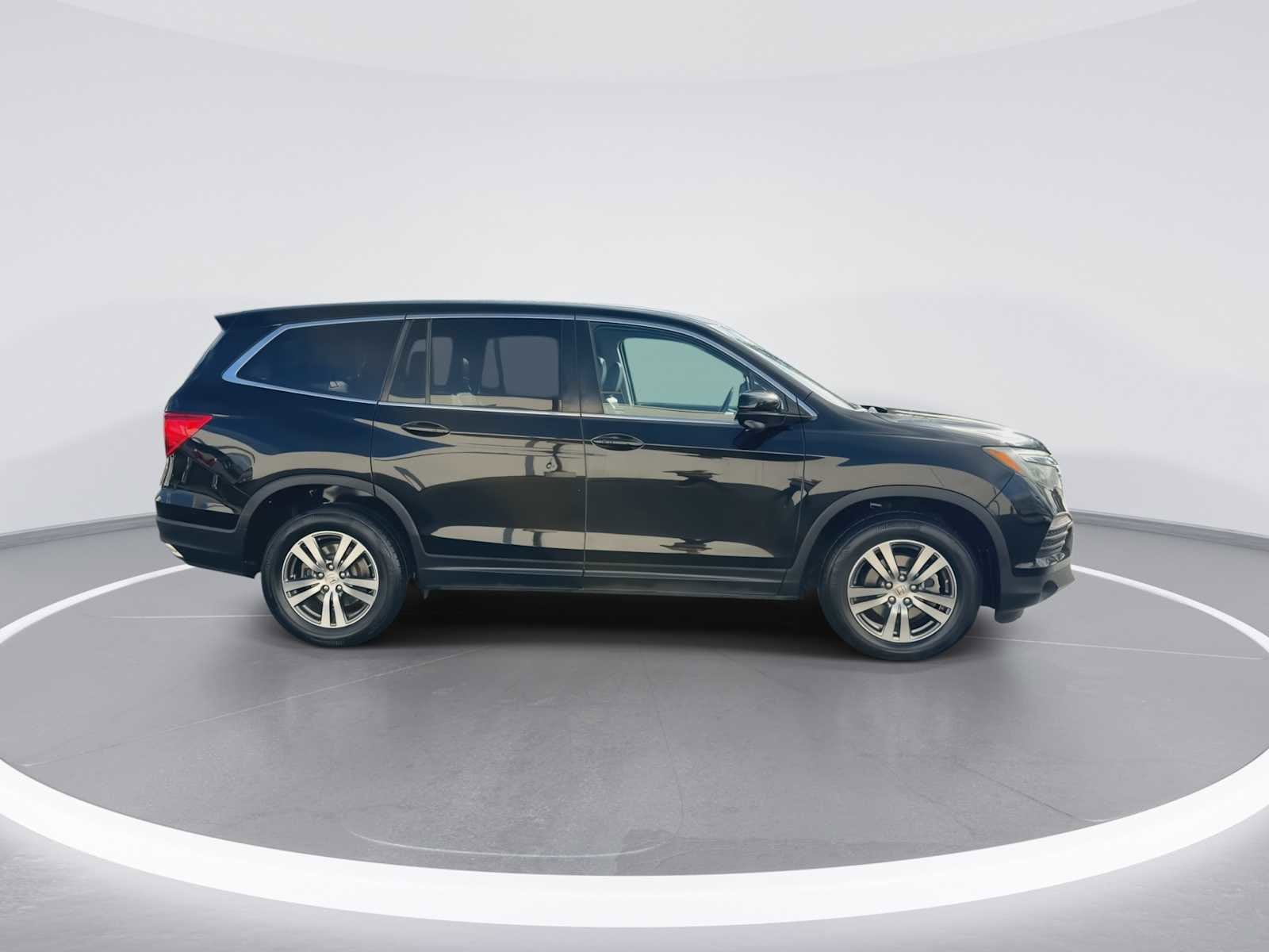 Thumbnail: 2017 Honda Pilot - 9
