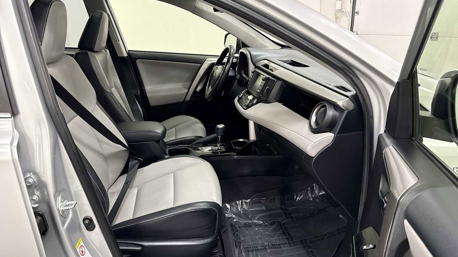 Thumbnail: 2016 Toyota RAV4 - 30