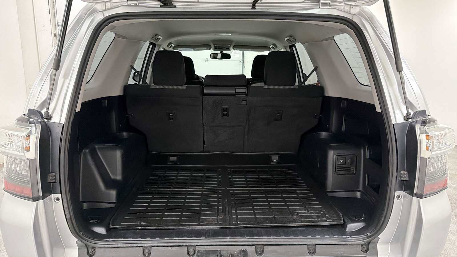 Thumbnail: 2016 Toyota 4Runner - 27